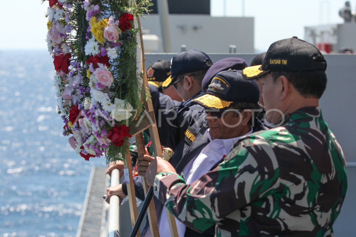 Tabur bunga mengenang Jalasena KRI Nanggala-402
