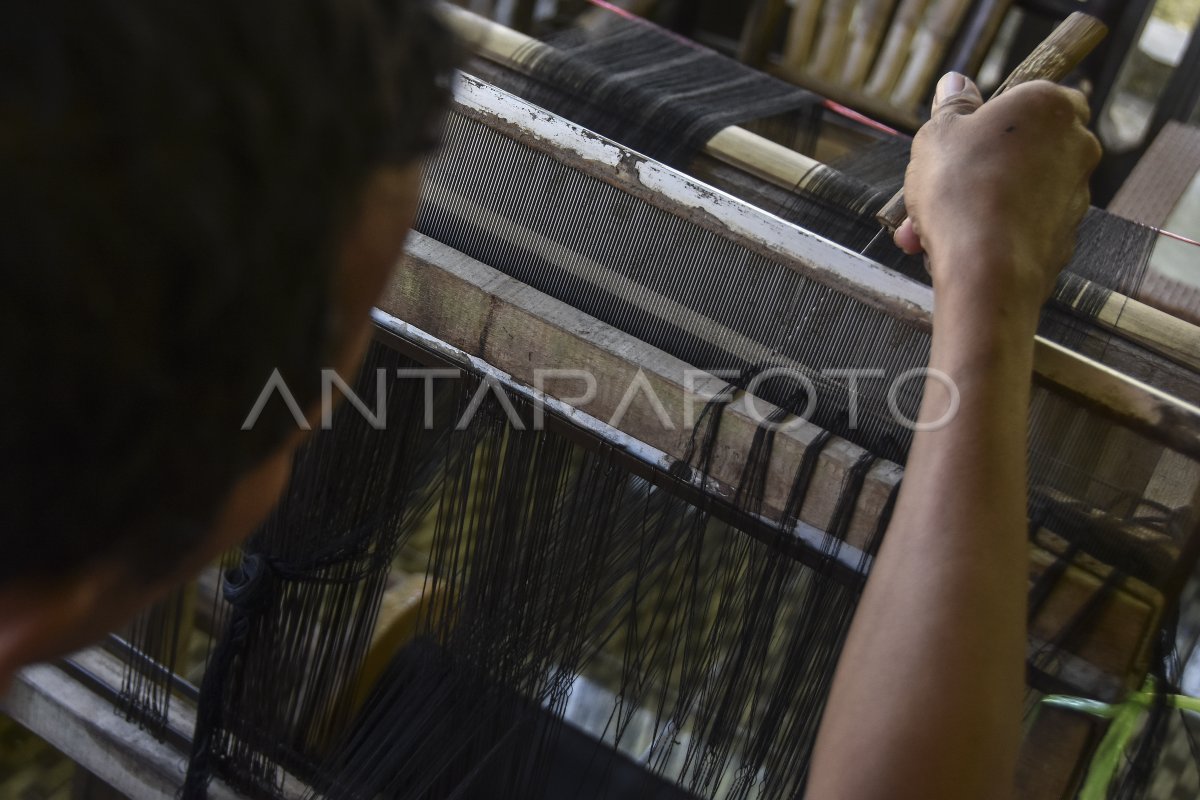 Produksi tikar mendong ANTARA Foto