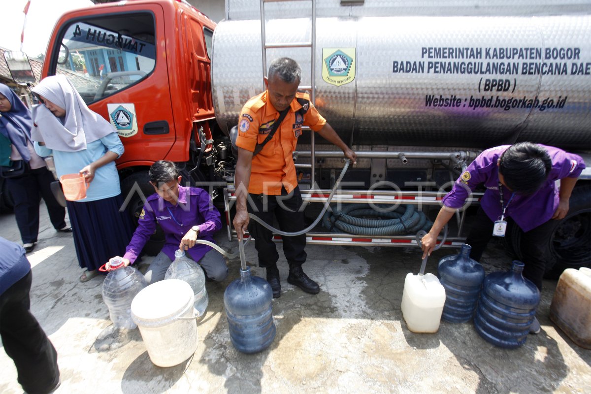 Distribusi Air Bersih Daerah Terdampak Kekeringan Antara Foto