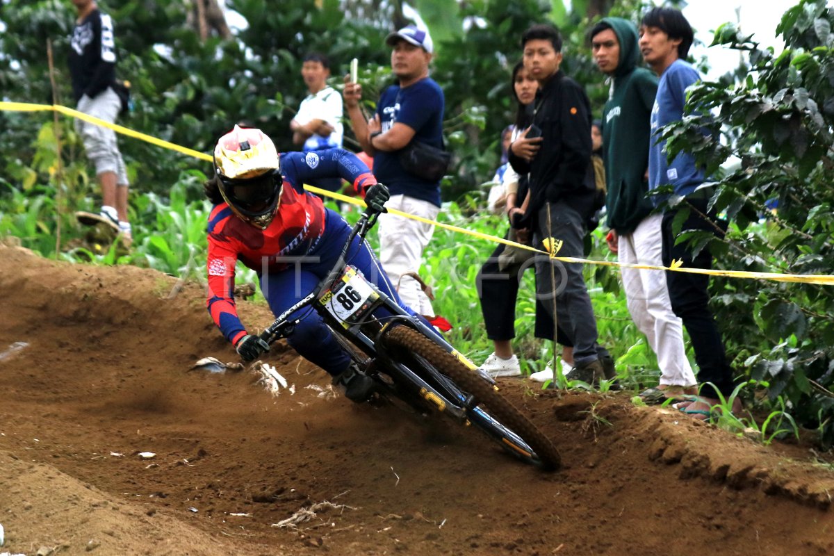 Balap sepeda Geopark Ijen Downhill