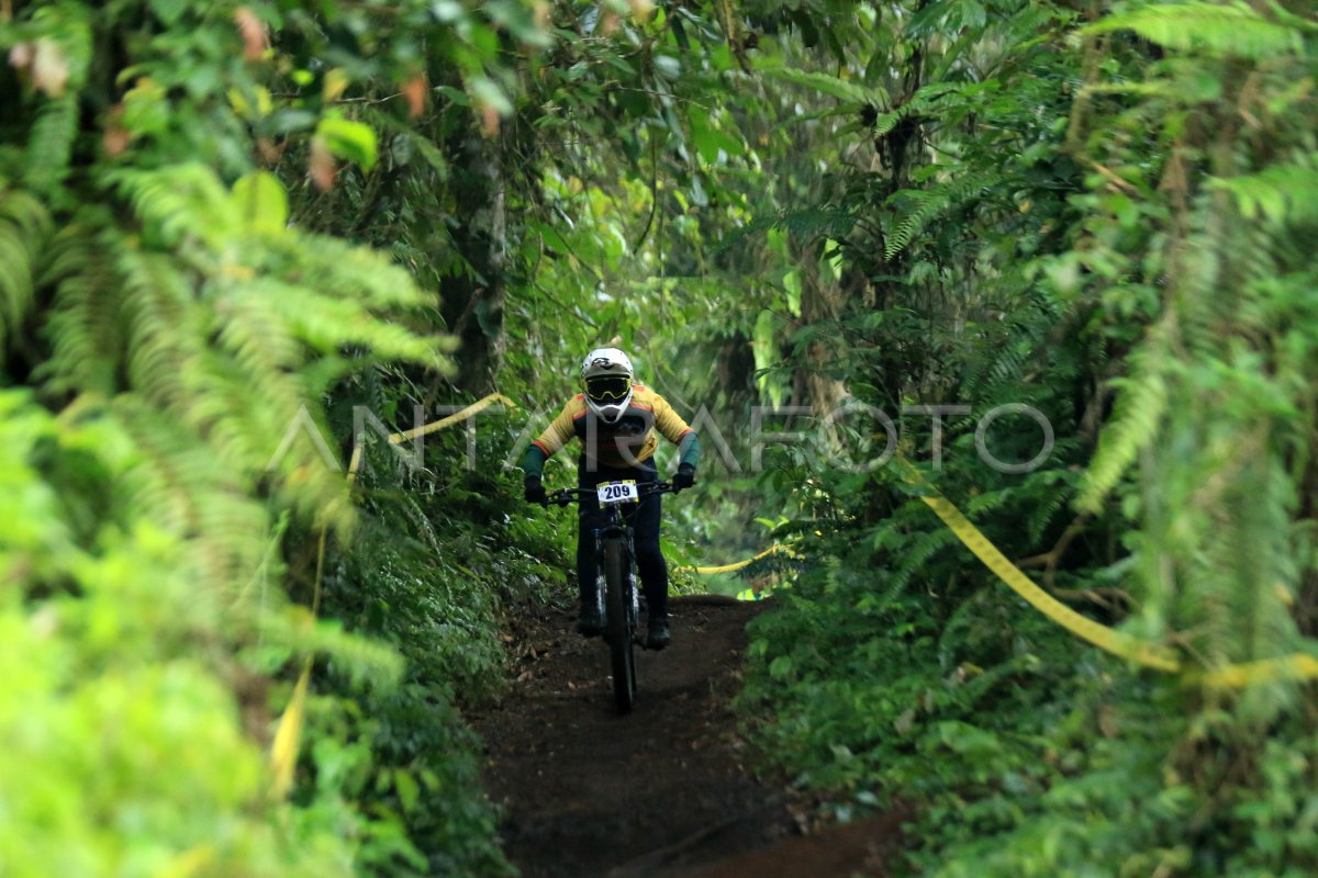 Balap sepeda Geopark Ijen Downhill