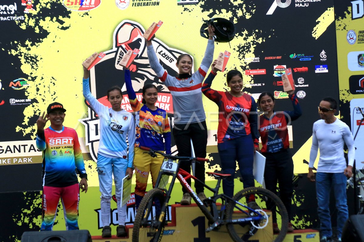 Juara balap sepeda Ijen Geopark Downhill