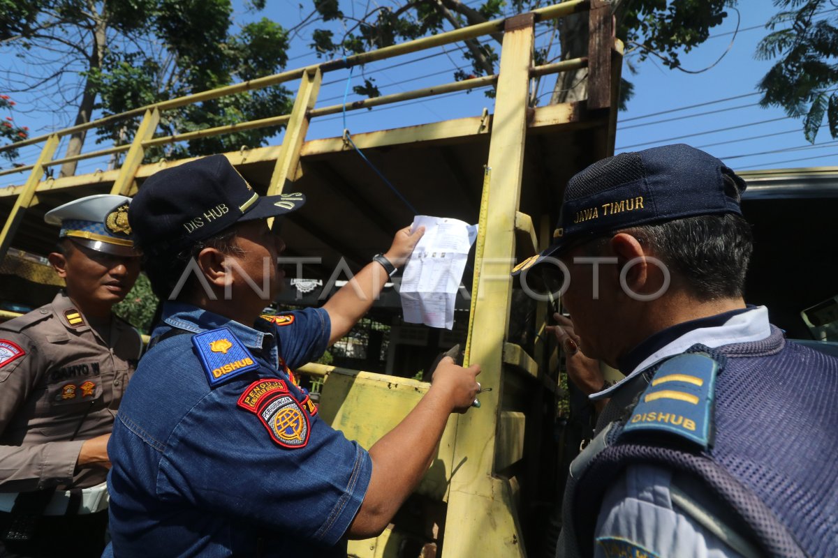 Razia Kelayakan Angkutan Barang | ANTARA Foto