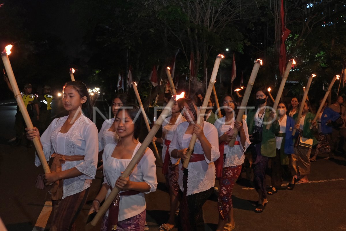 Kirab Bendera Merah Putih | ANTARA Foto