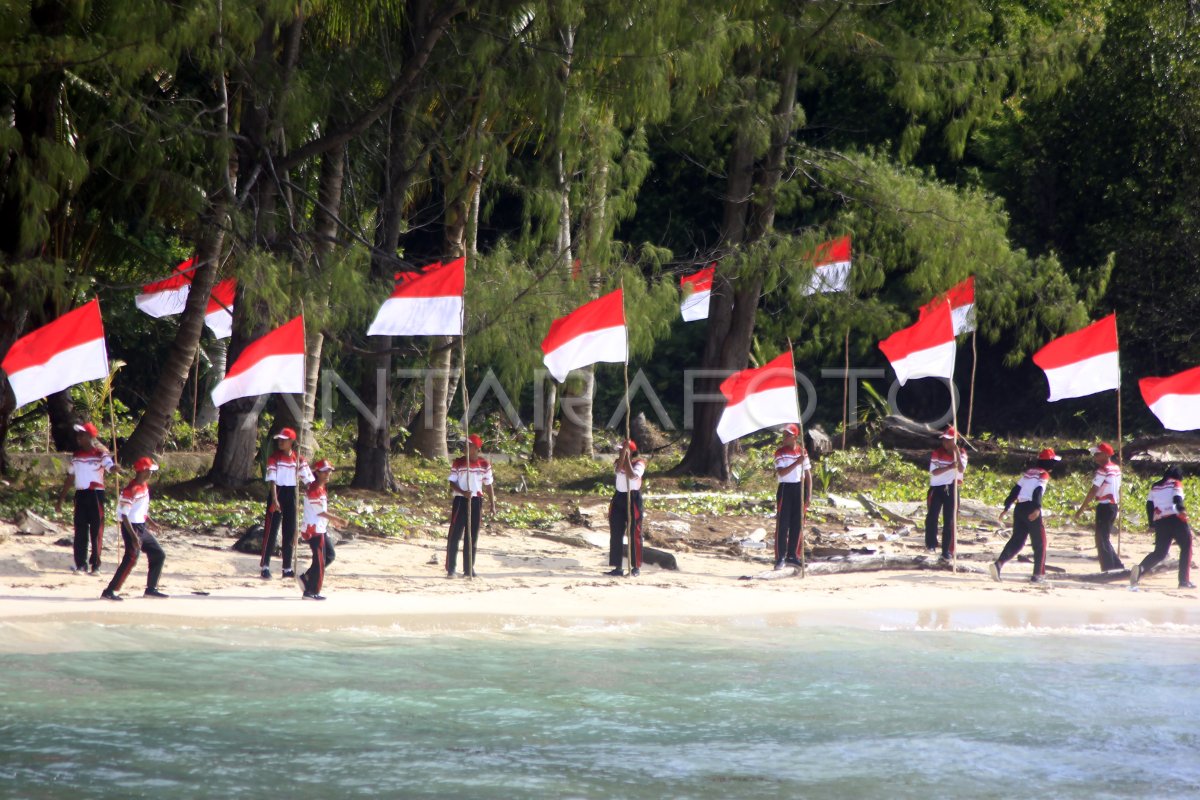 Pengibaran Bendera Merah Putih Di Perbatasan RI - Palau | ANTARA Foto