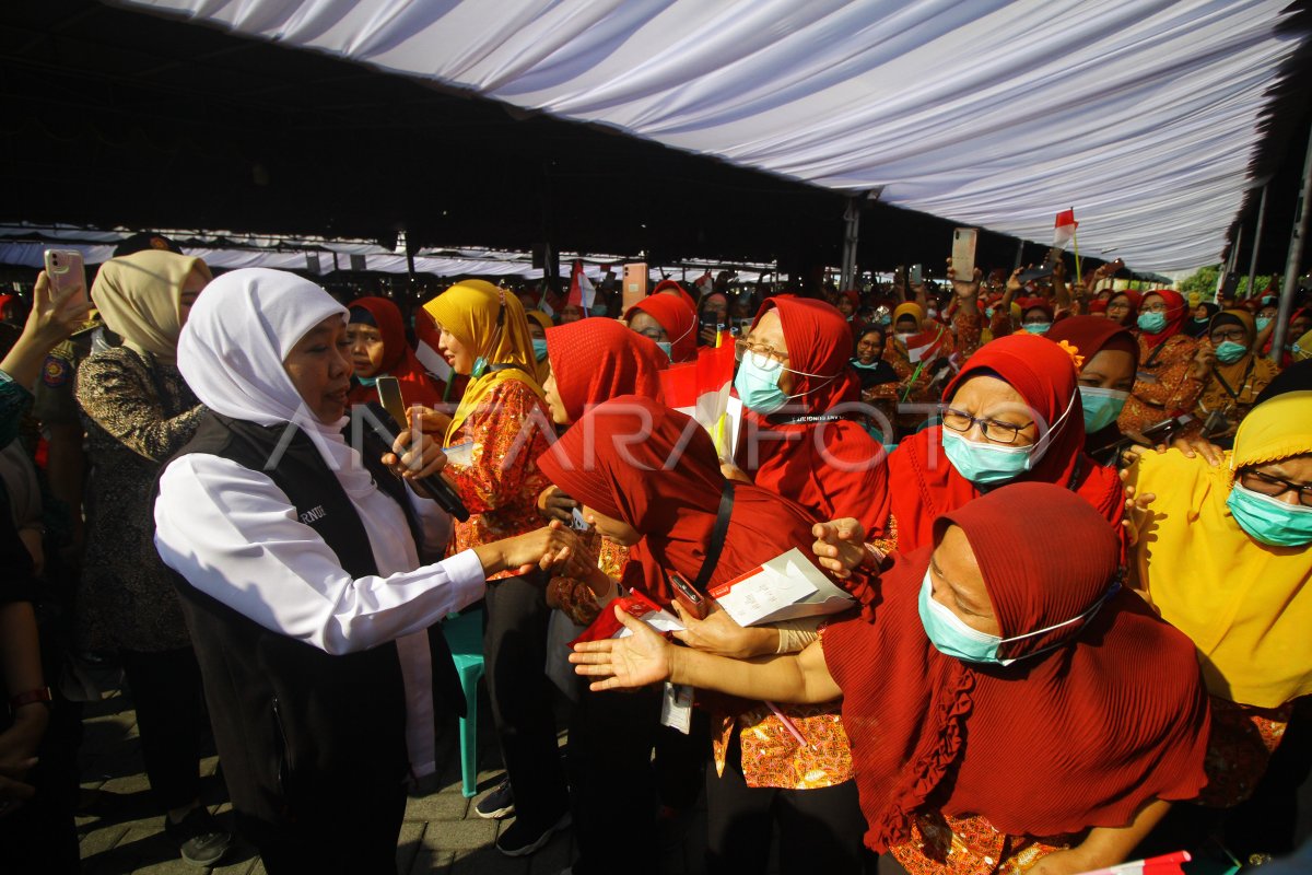 Penyerahan BLT buruh pabrik rokok