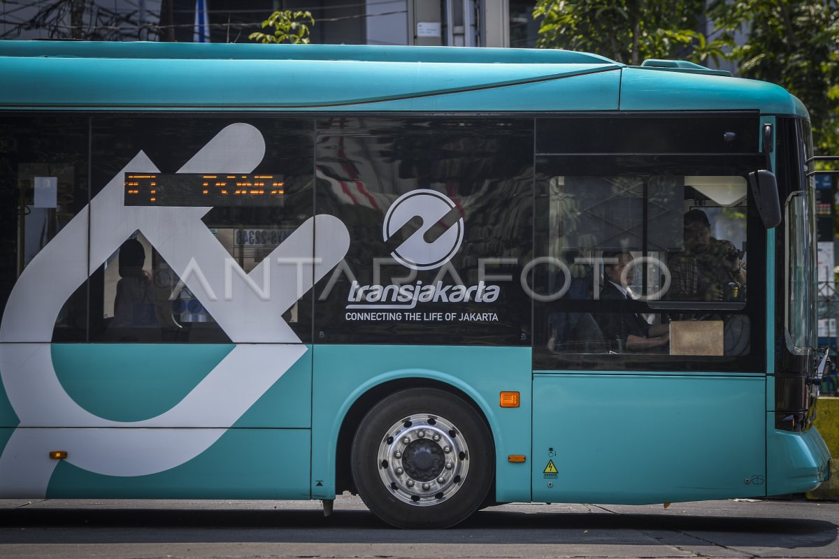 Transjakarta Targetkan 100 Bus Listrik Beroperasi | ANTARA Foto