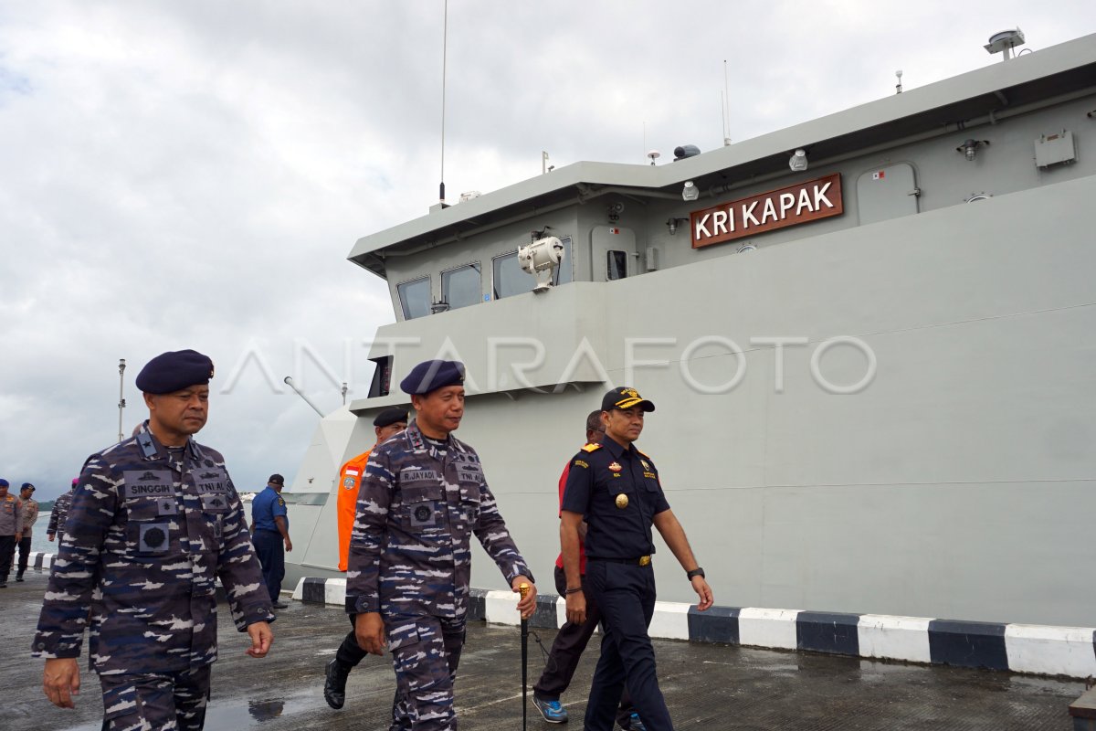 Penyambutan KRI Kapak dan KRI Panah di Armada III ANTARA Foto