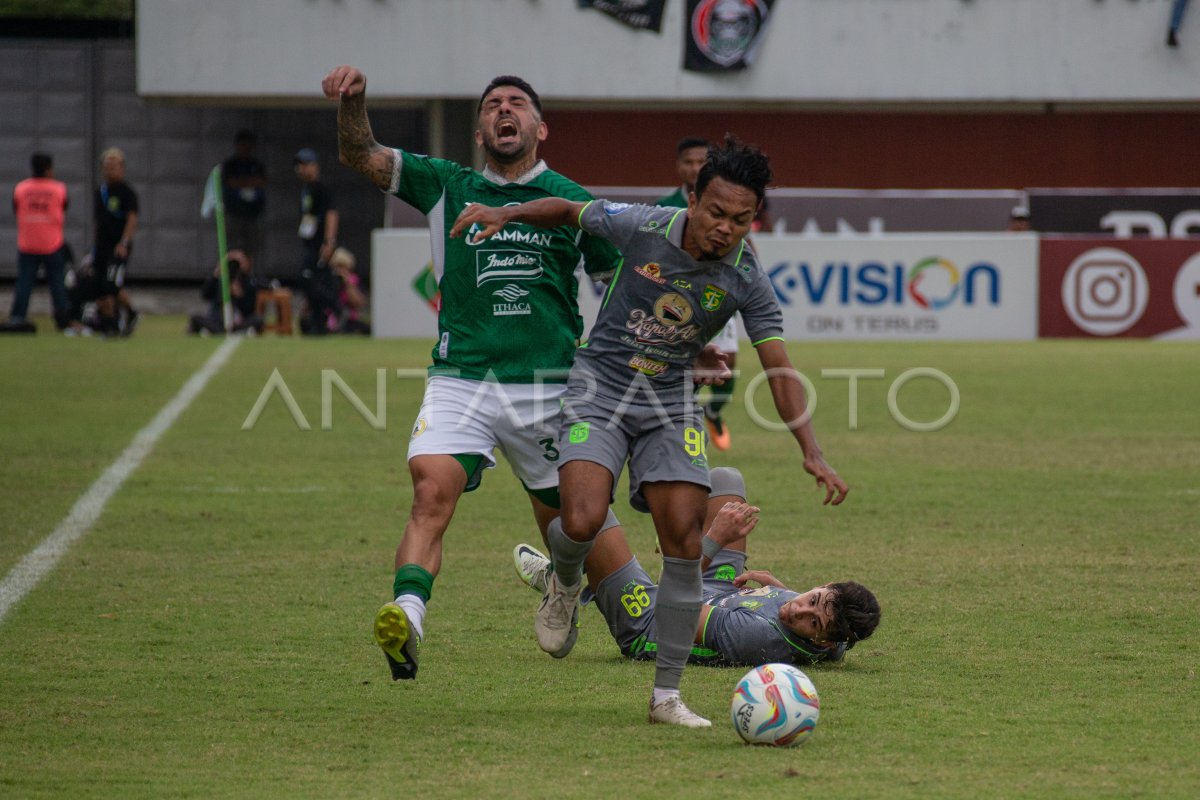PSS Sleman imbang melawan Persebaya Surabaya