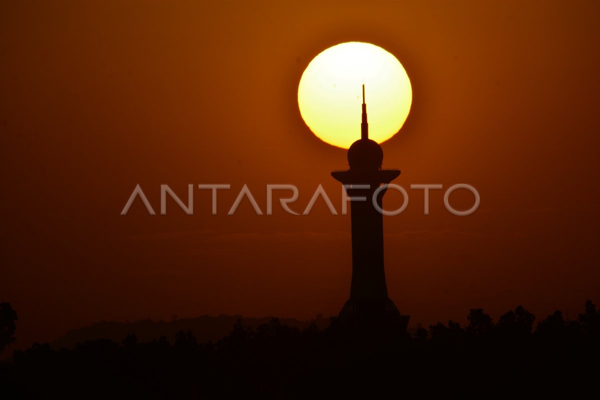 Tugu Mtq Landmark Kota Kendari Antara Foto