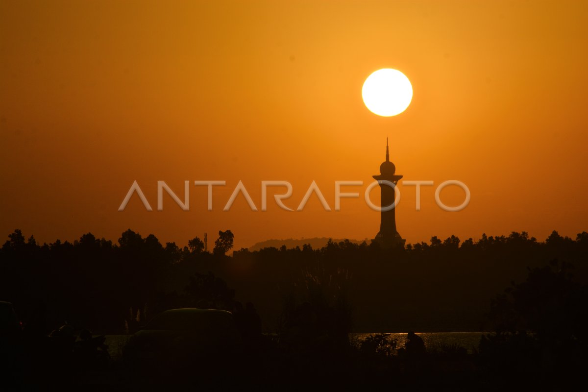 Tugu Mtq Landmark Kota Kendari Antara Foto