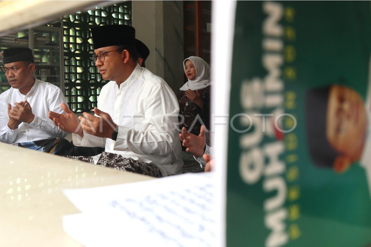 Anies Baswedan Menziarahi Makam Pendiri NU | ANTARA Foto