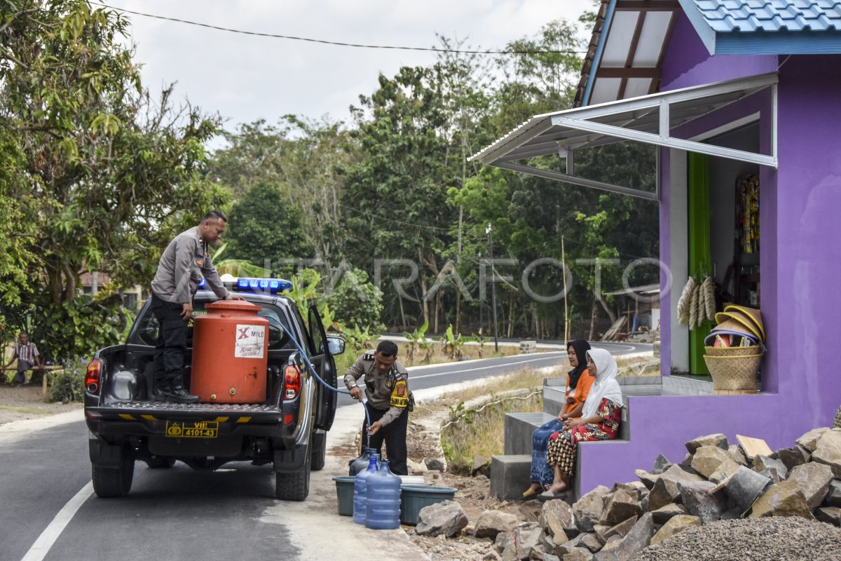 Pendistribusian air bersih di Ciamis