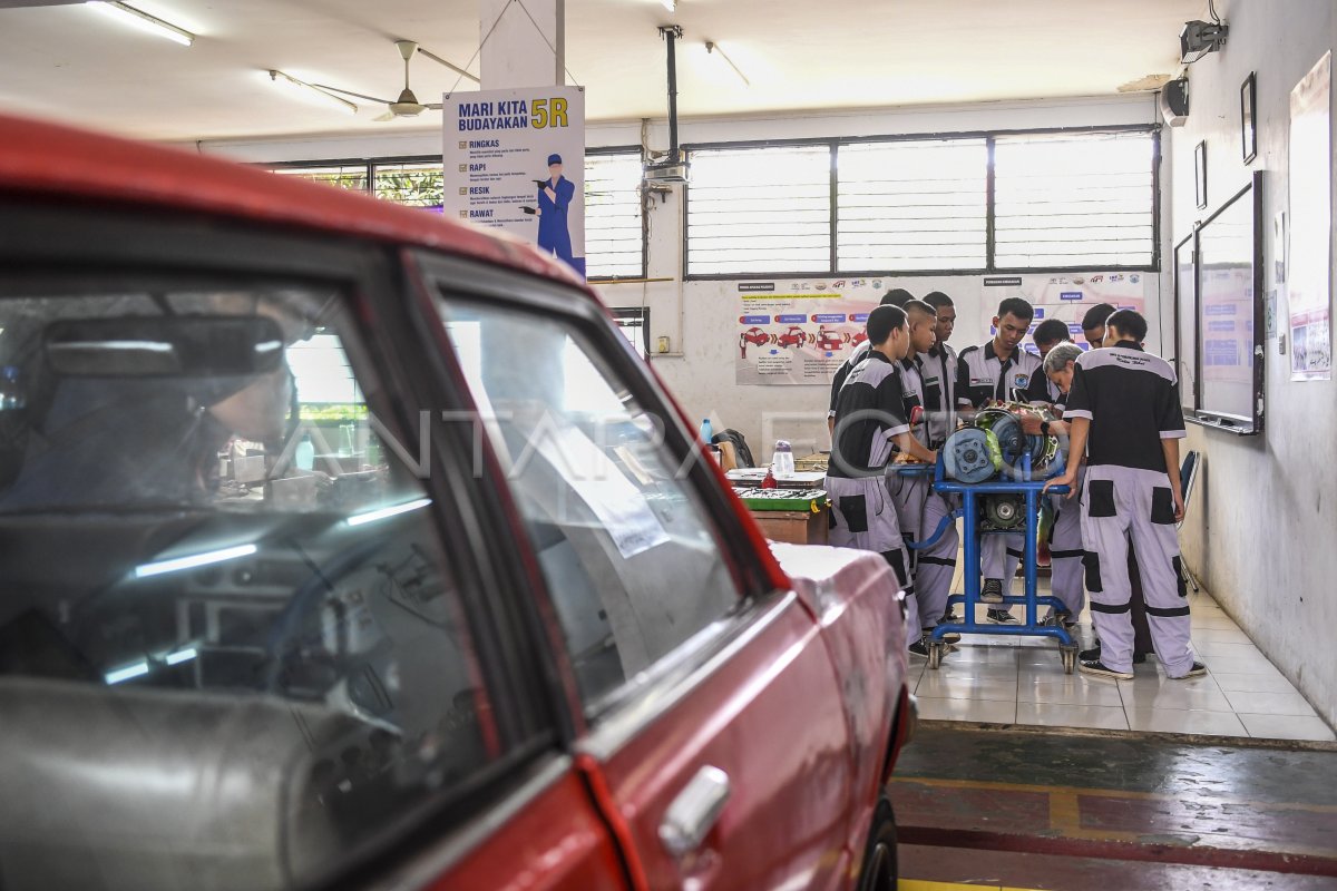 SMKN 26 Jakarta konversi kendaraan BBM menjadi kendaraan listrik