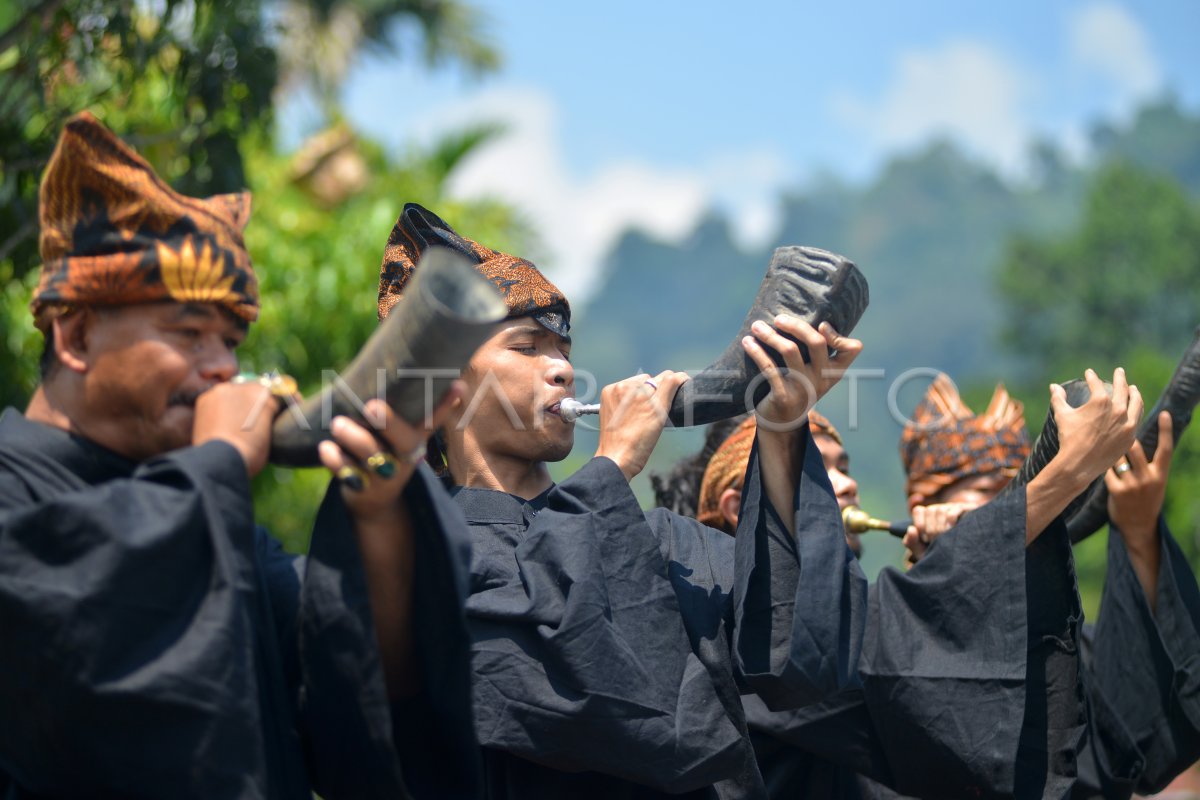 Alat Musik Tradisional Pupuik Tanduak Antara Foto