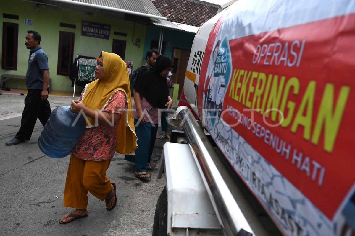 Pendistribusian air bersih di Cipayung Depok