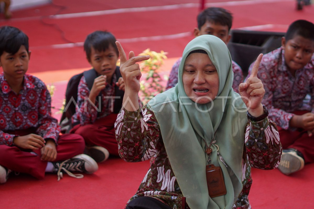 Pengenalan bahasa isyarat kepada pelajar