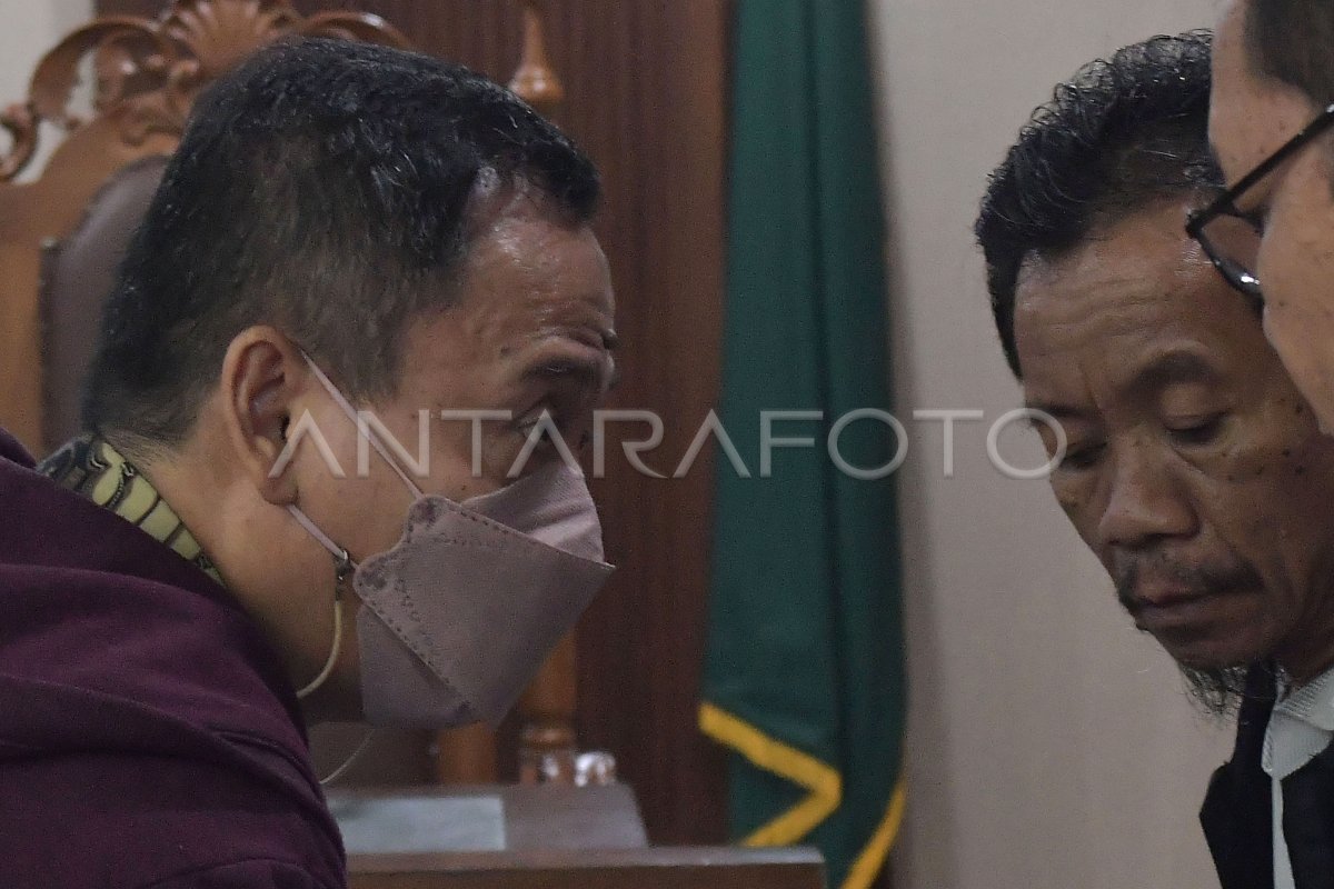 Sidang tuntutan Dody Martimbang
