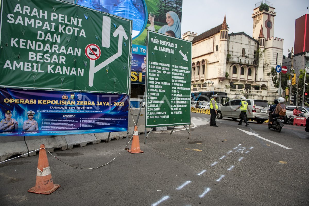 Pengalihan Arus Dampak Pembangunan MRT Fase II | ANTARA Foto