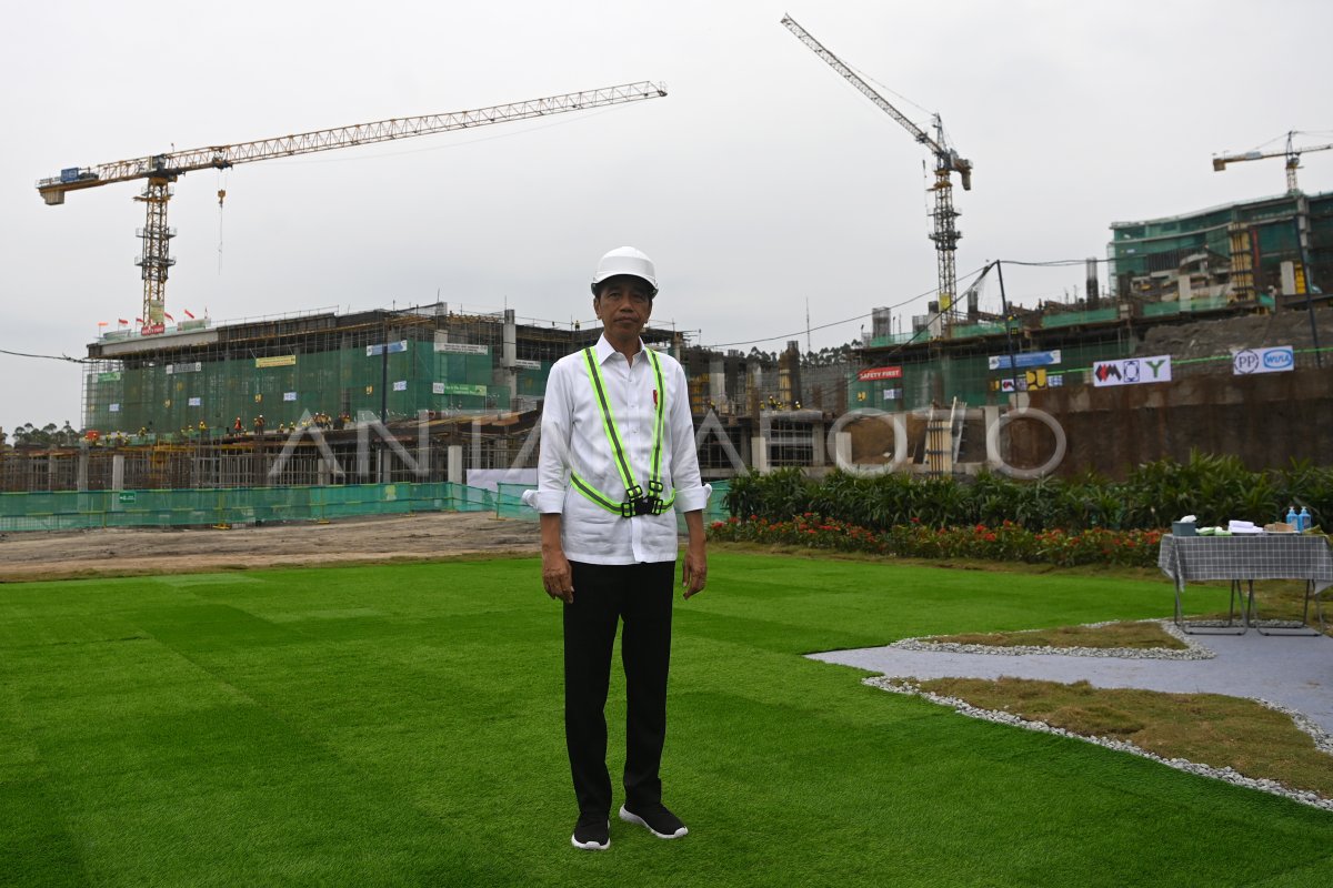 Presiden Jokowi Meninjau Pembangunan Istana Negara IKN | ANTARA Foto