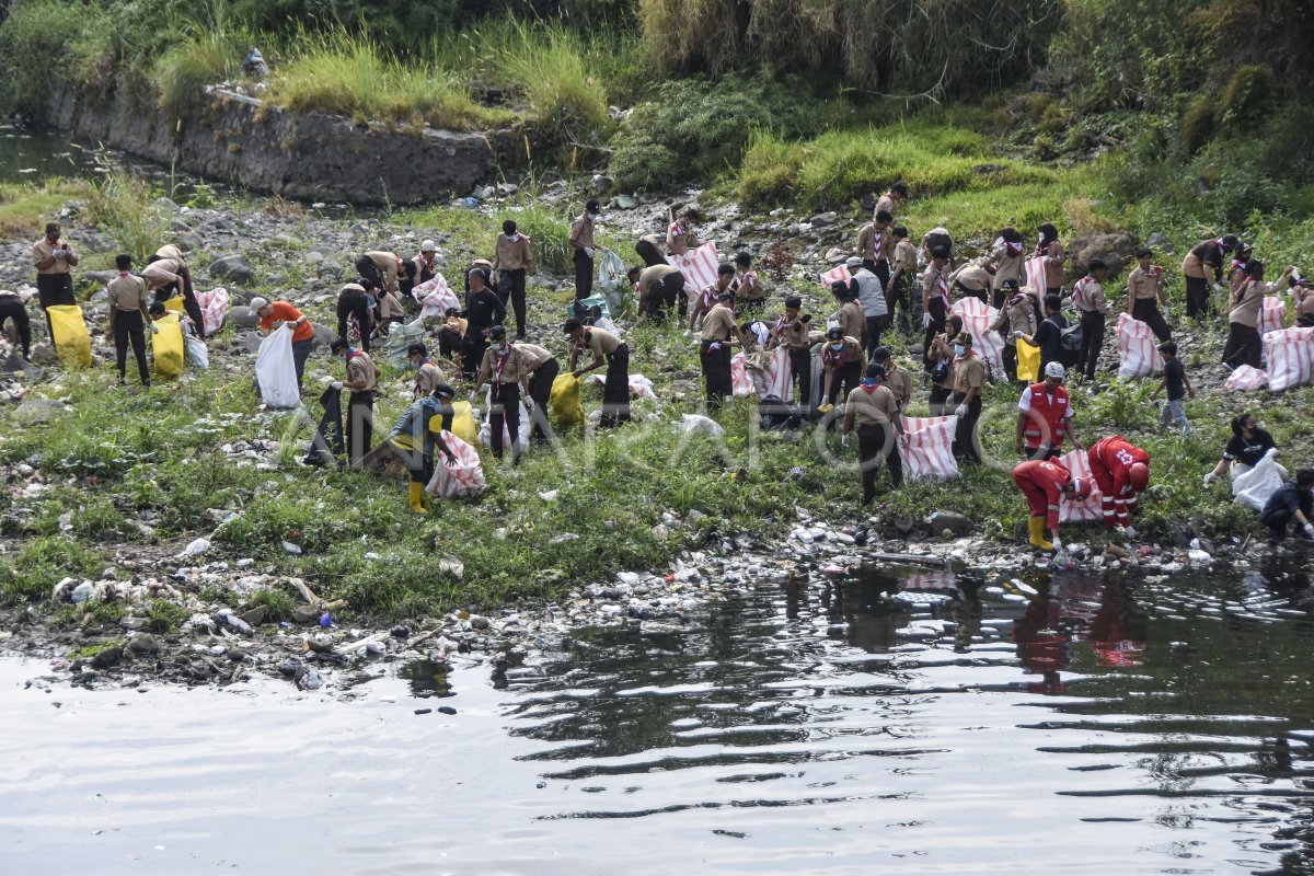 Aksi World Cleanup Day di Sungai Cimulu