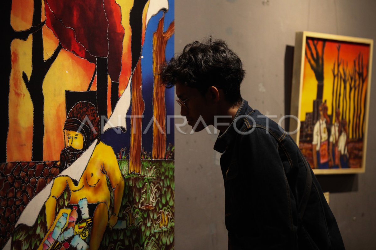 Pameran seni lukis batik di Surabaya