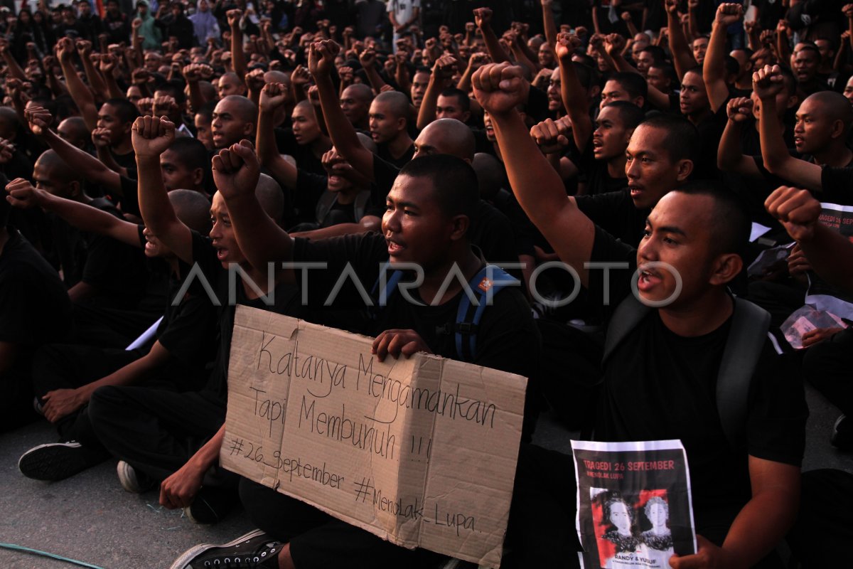 Aksi mengenang kematian dua mahasiswa di Kendari