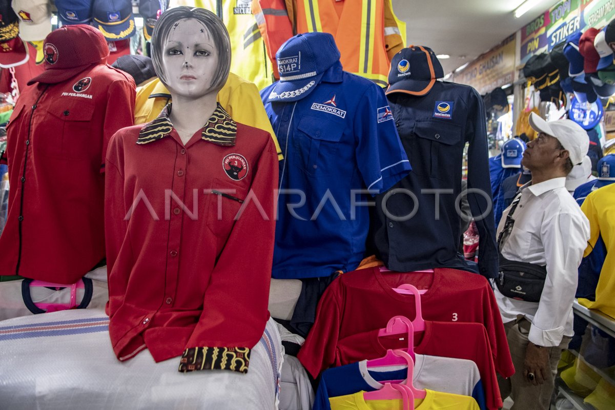 Penjualan atribut parpol jelang Pemilu 2024