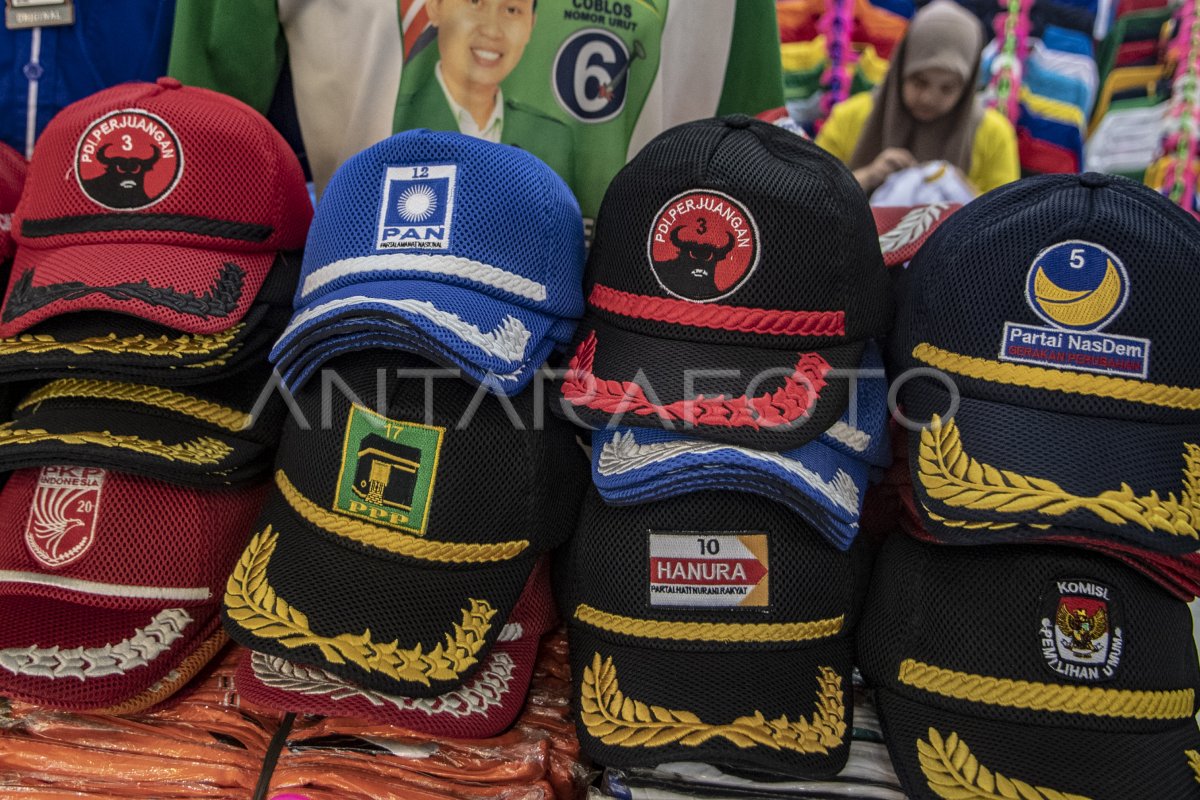Penjualan atribut parpol jelang Pemilu 2024