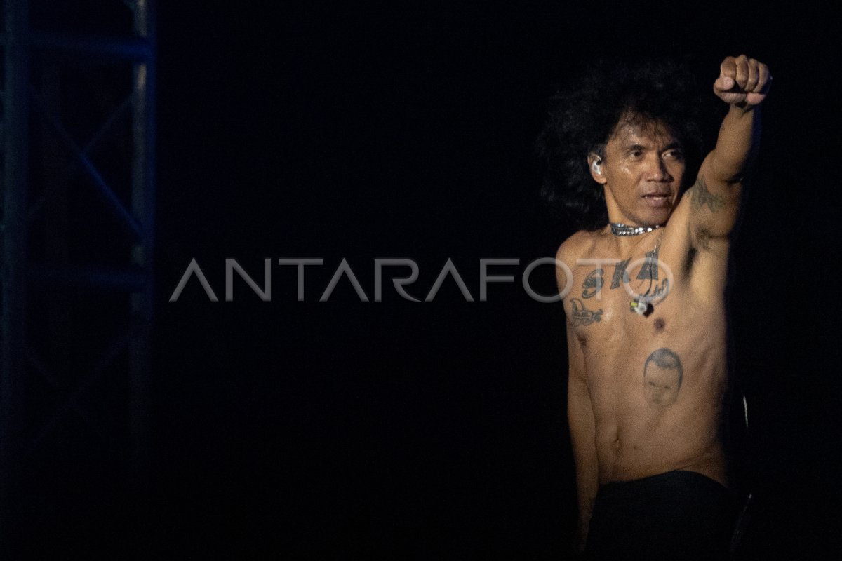 Penampilan Slank di Jogjarockarta
