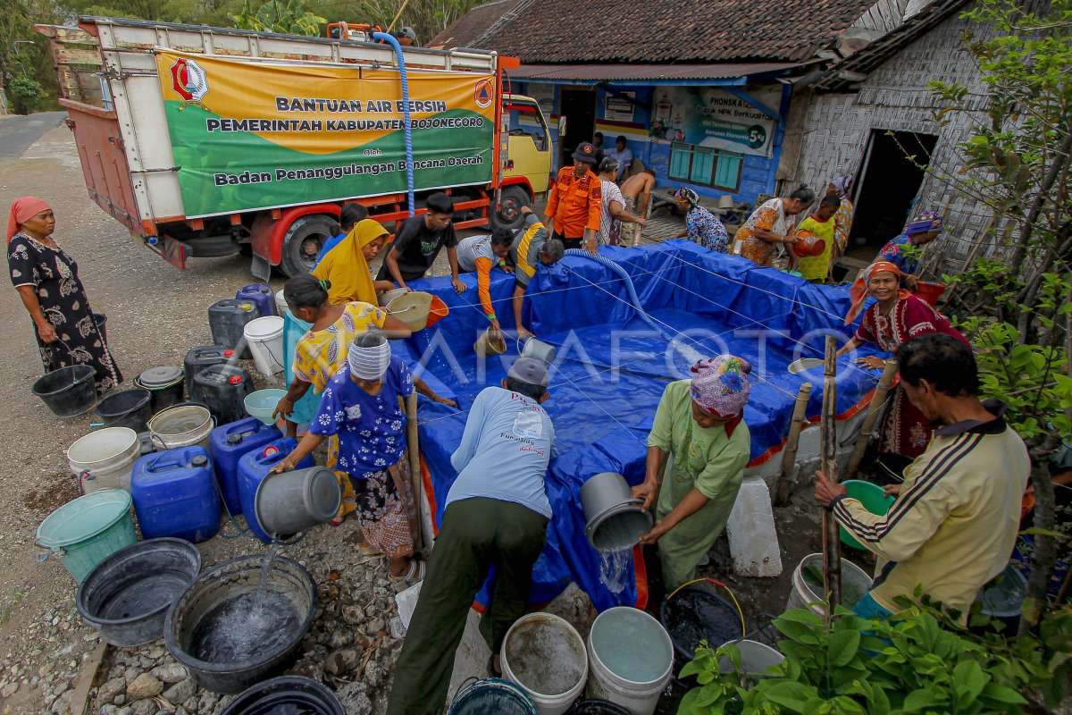 Bantuan Air Bersih Di Bojonegoro Antara Foto 5695