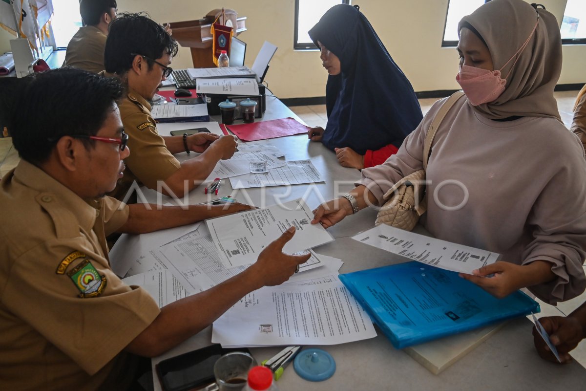 Pelayanan Keliling Akta Kelahiran Di Tangerang | ANTARA Foto