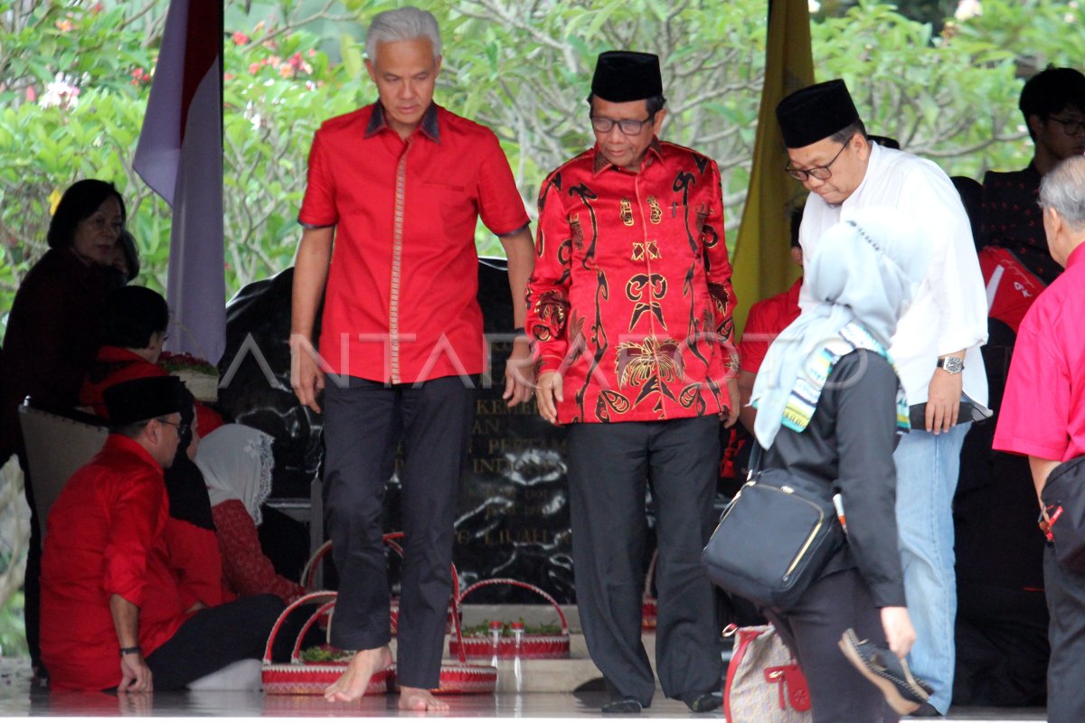 Ziarah DPP PDIP Ke Makam Presiden Soekarno | ANTARA Foto