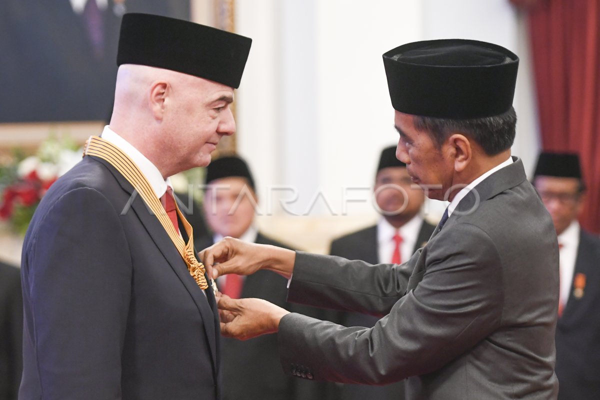 Presiden FIFA Terima Tanda Bintang Jasa | ANTARA Foto