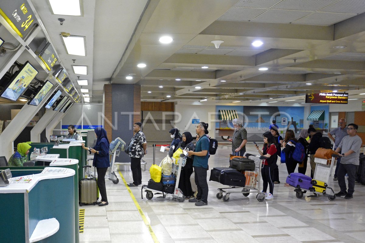 Peningkatan Penumpang Bandara Sultan Hasanuddin Makassar Antara Foto 6307