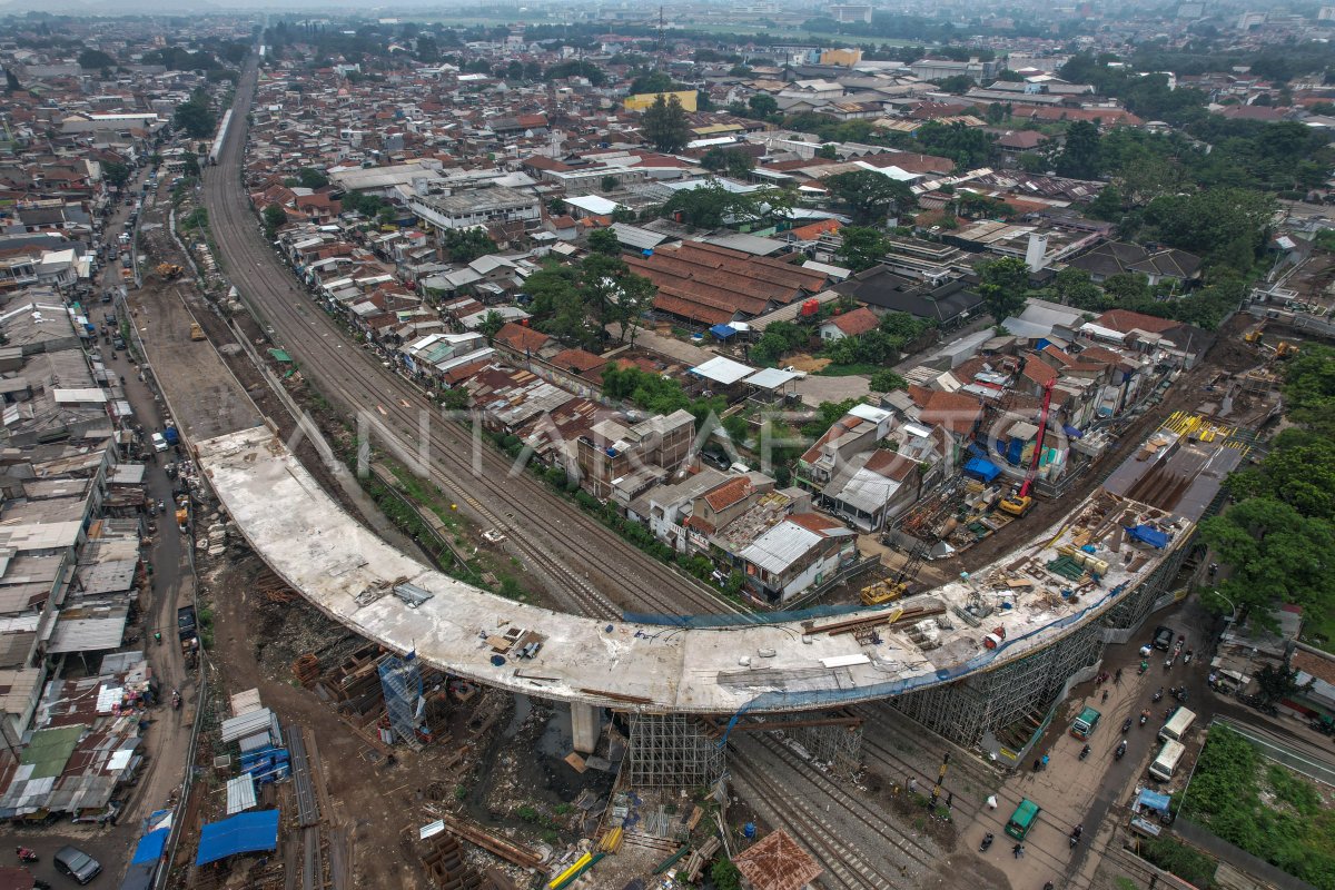 Progres Pembangunan Jembatan Layang Ciroyom Antara Foto