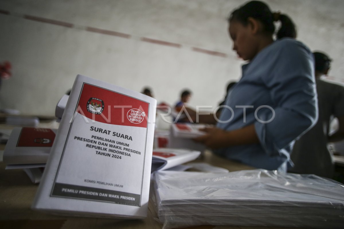 Pelipatan Surat Suara Pilpres 2024 Di Jakarta Timur Antara Foto