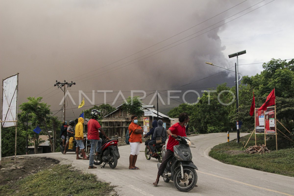 Status Gunung Lewotobi Naik Menjadi Awas | ANTARA Foto