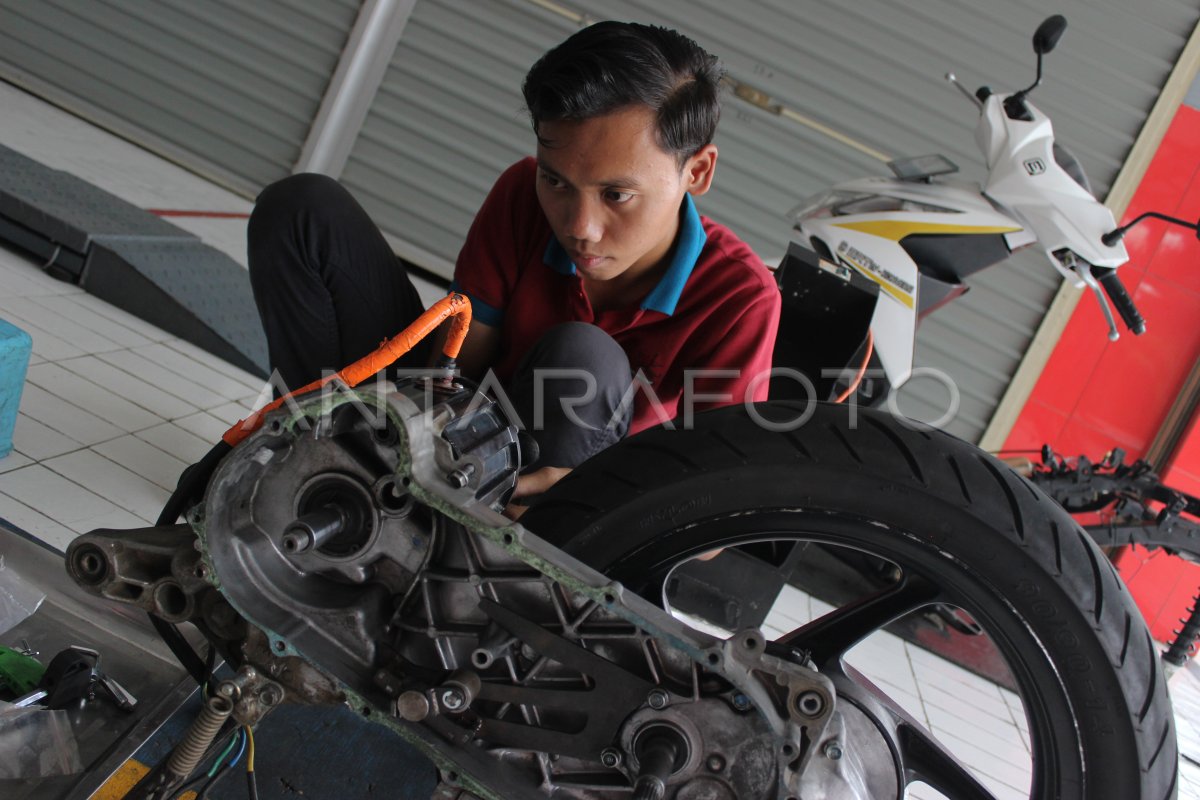 Kenaikan Subsidi Motor Listrik Konversi | ANTARA Foto