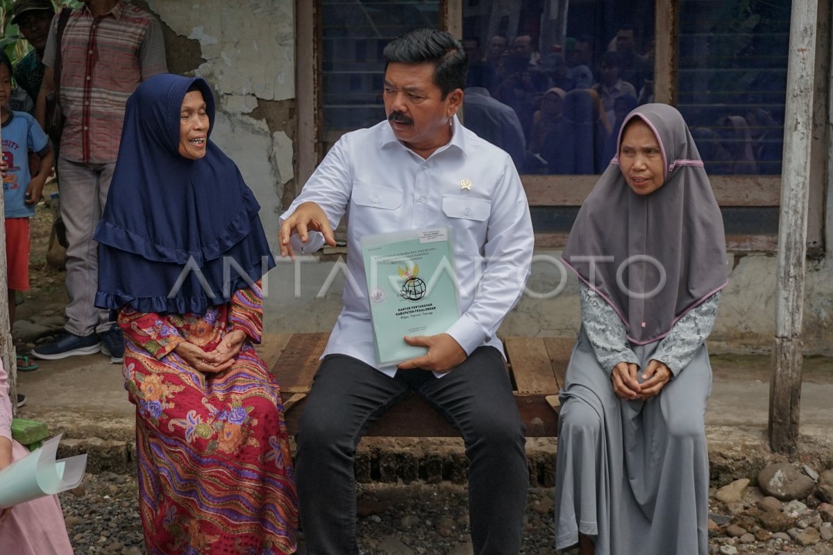 Menteri Atr Bpn Serahkan Sertifikat Tanah Di Kabupaten Pekalongan