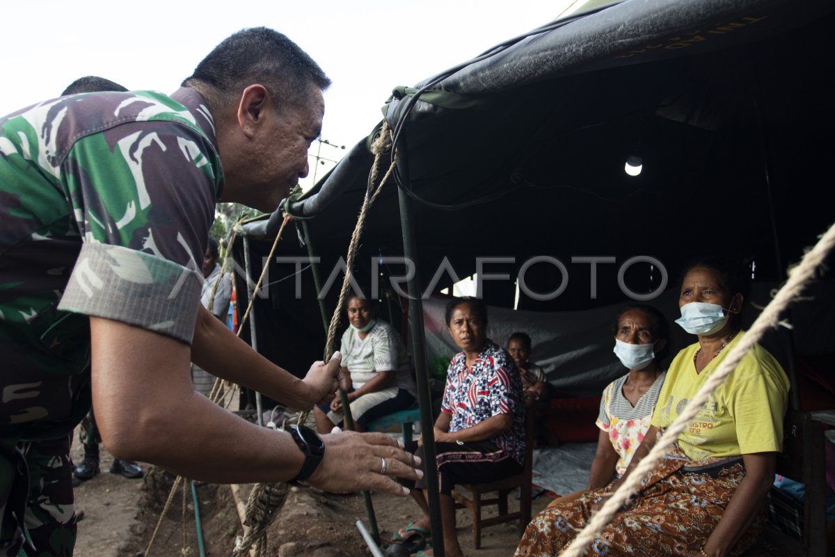 Pangdam Udayana Temui Pengungsi Gunung Lewotobi | ANTARA Foto