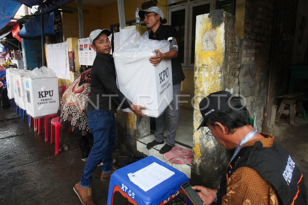 Pelaksanaan Pemilu 2024 Di Surabaya | ANTARA Foto