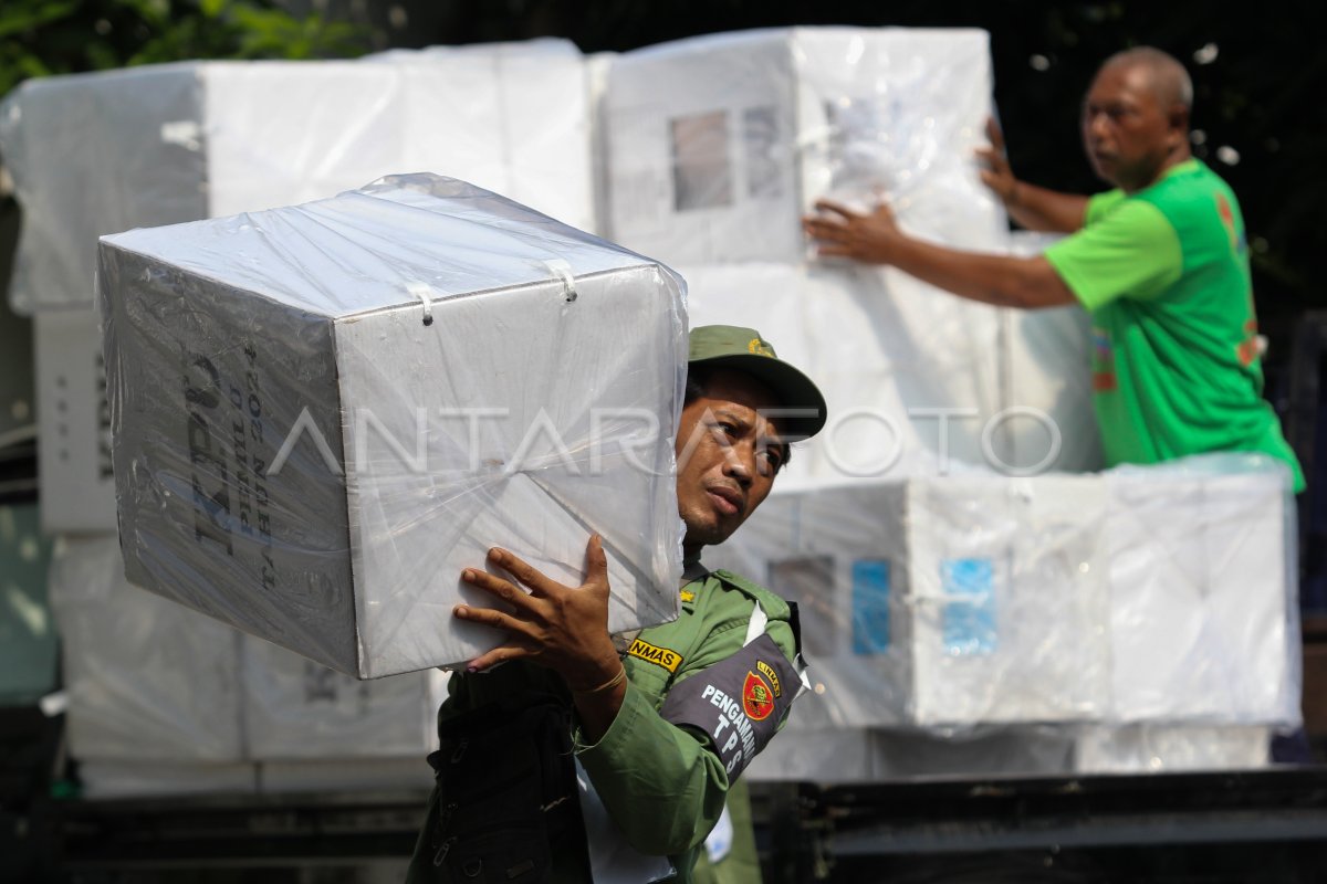 Pengumpulan Logistik Hasil Pemilu 2024 | ANTARA Foto