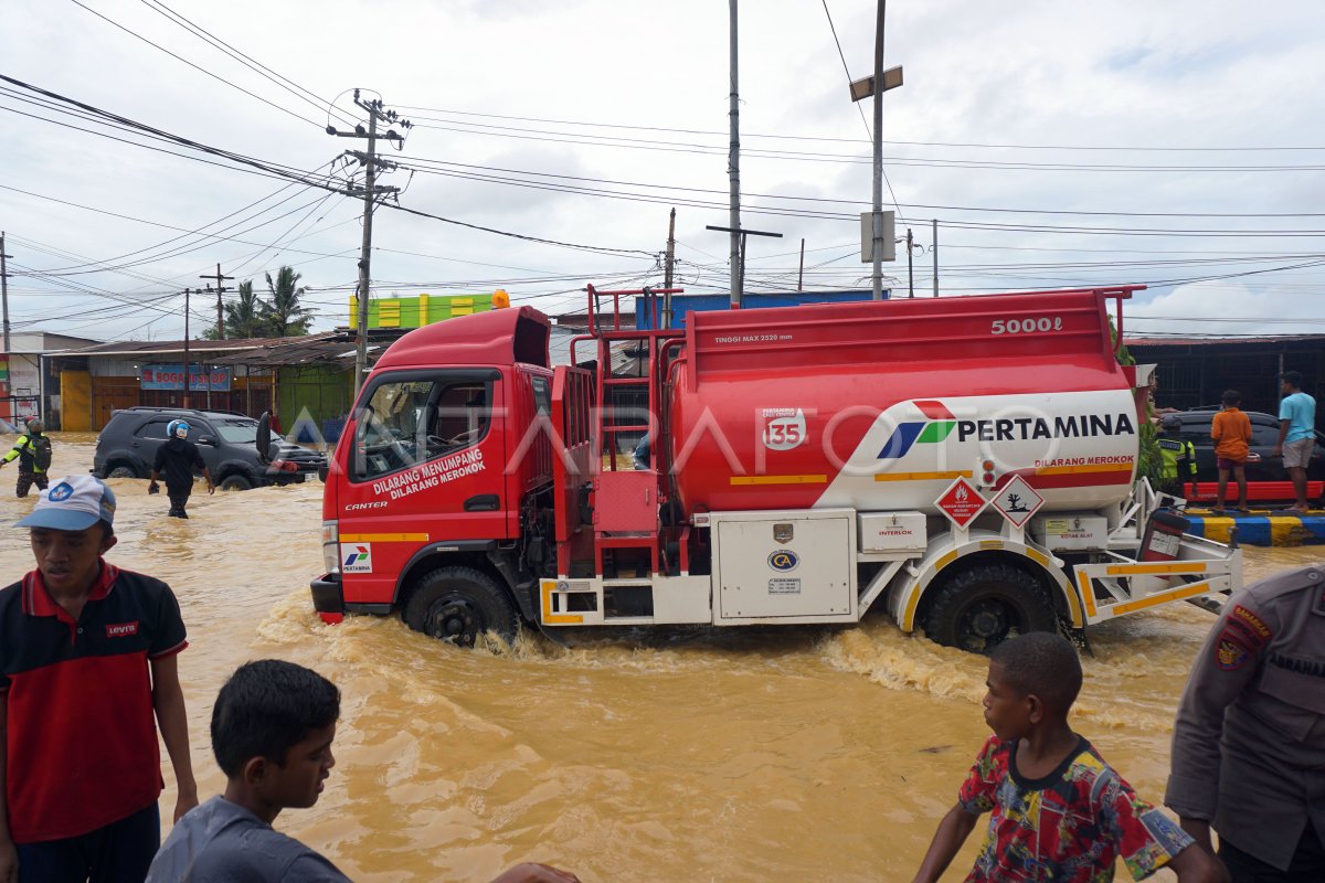 Banjir Di Kota Sorong Papua Barat Daya Antara Foto