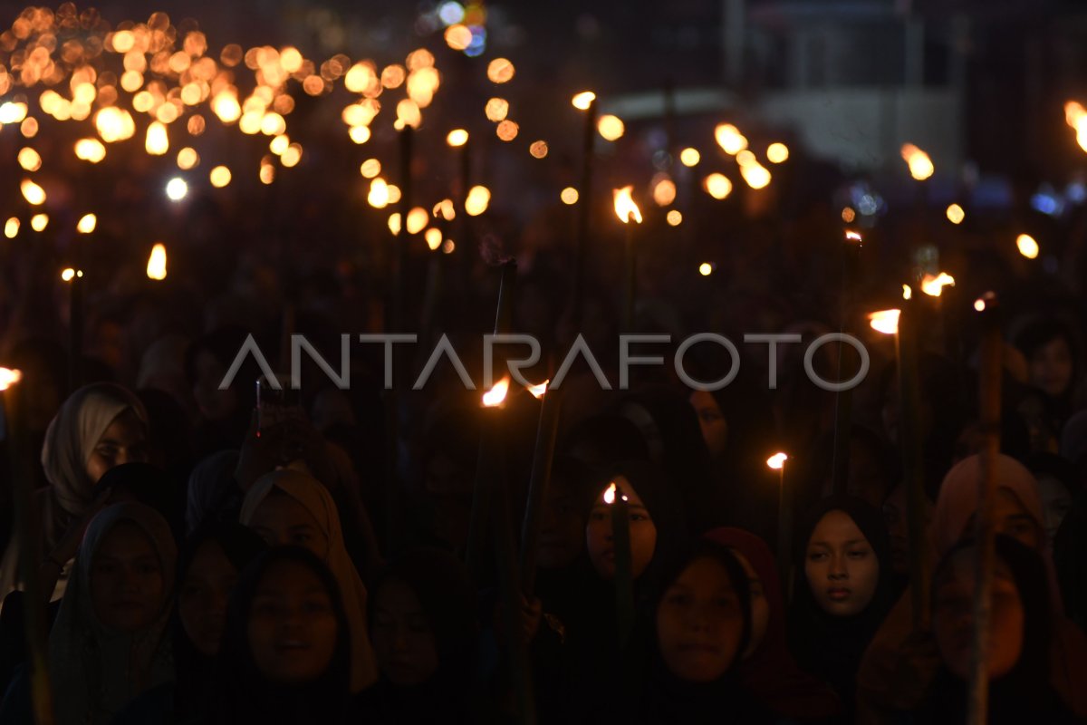 Pawai Obor Sambut Ramadhan | ANTARA Foto