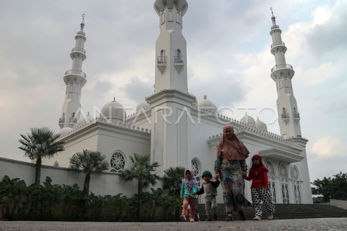 Wisata religi Masjid At-Thohir Depok | ANTARA Foto