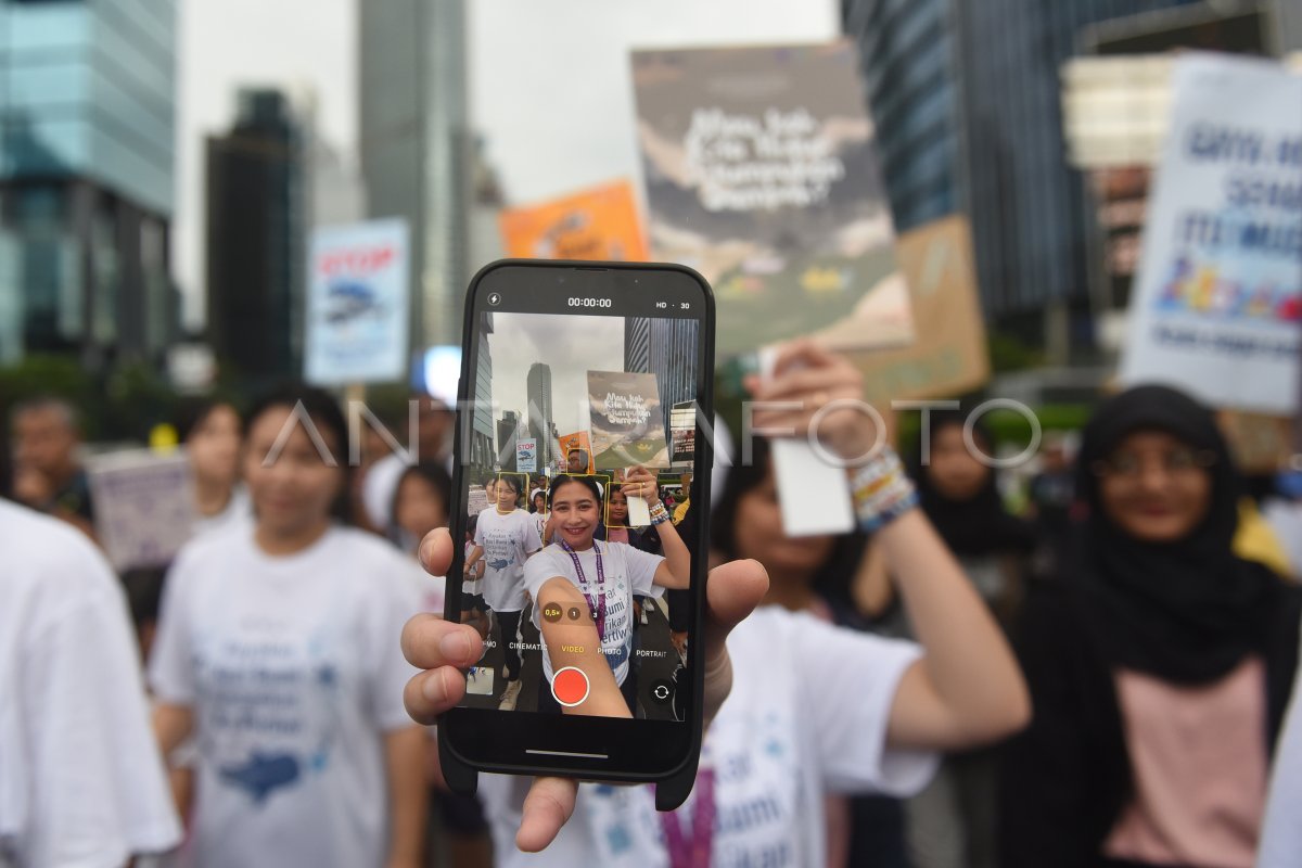 Aksi Memperingati Hari Bumi | ANTARA Foto