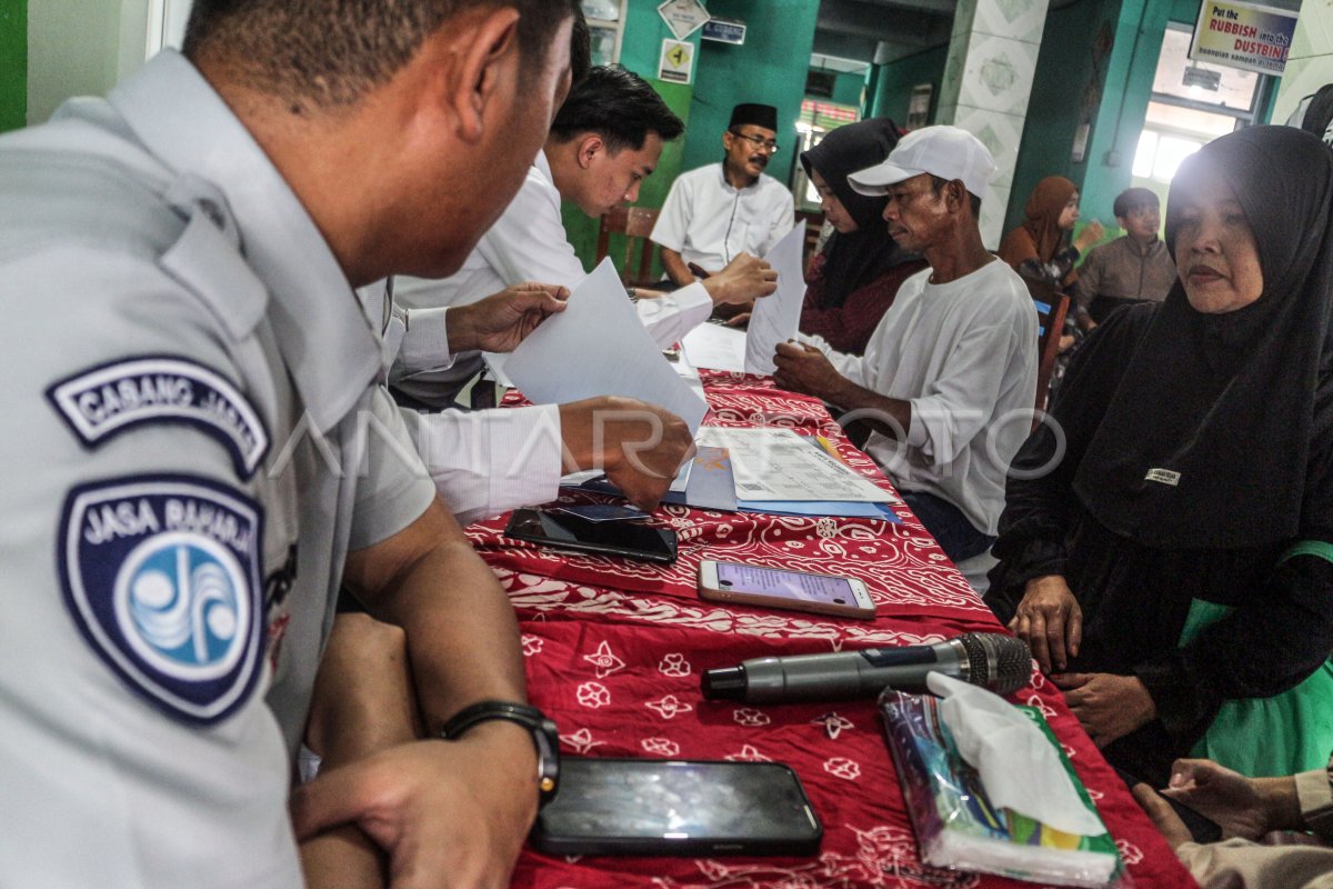 Santunan Korban Kecelakaan Bus SMK Lingga Kencana Depok | ANTARA Foto