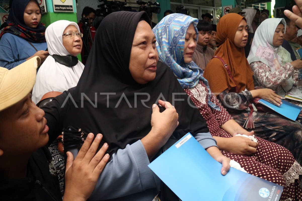 Santunan Korban Kecelakaan Bus SMK Lingga Kencana Depok | ANTARA Foto