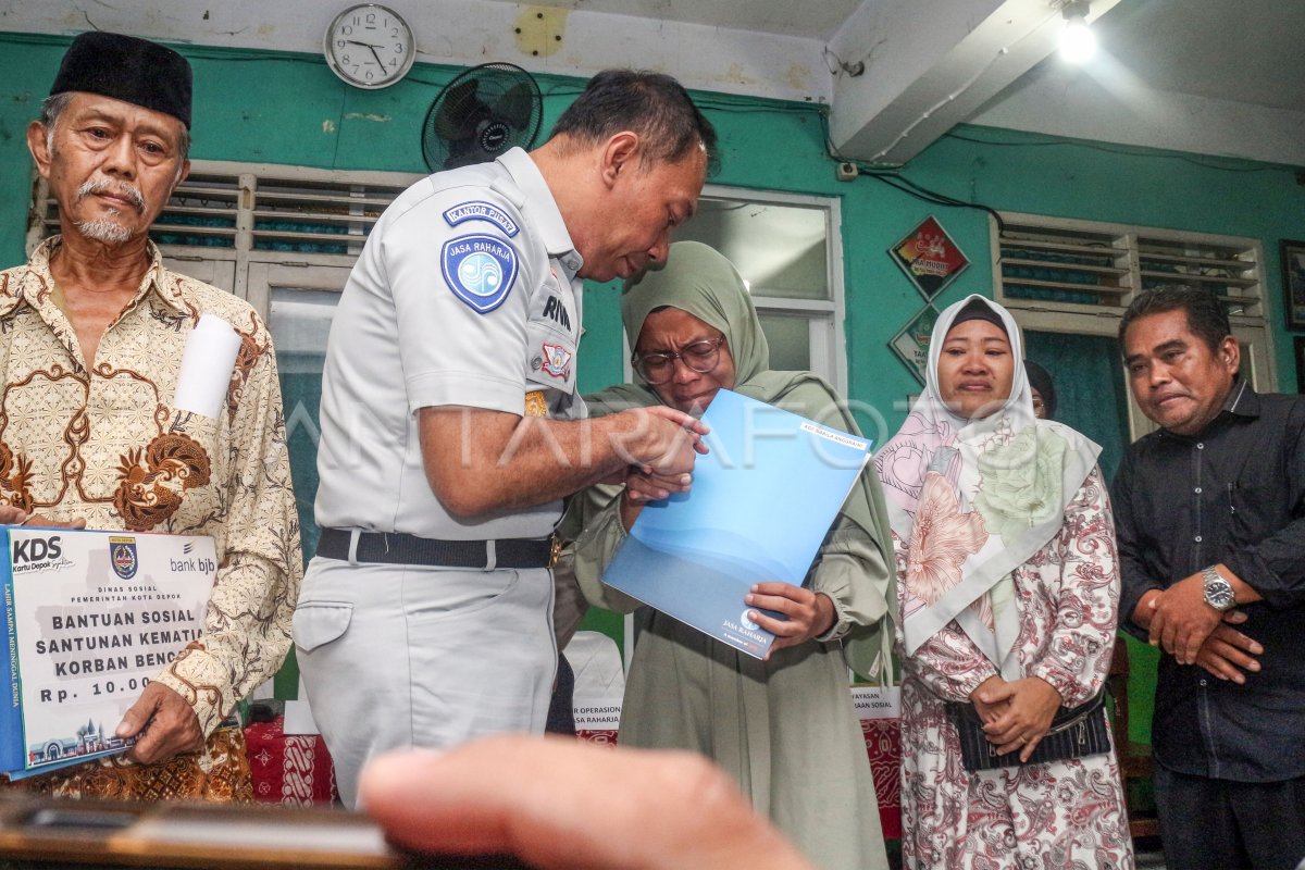 Santunan Korban Kecelakaan Bus Smk Lingga Kencana Depok Antara Foto